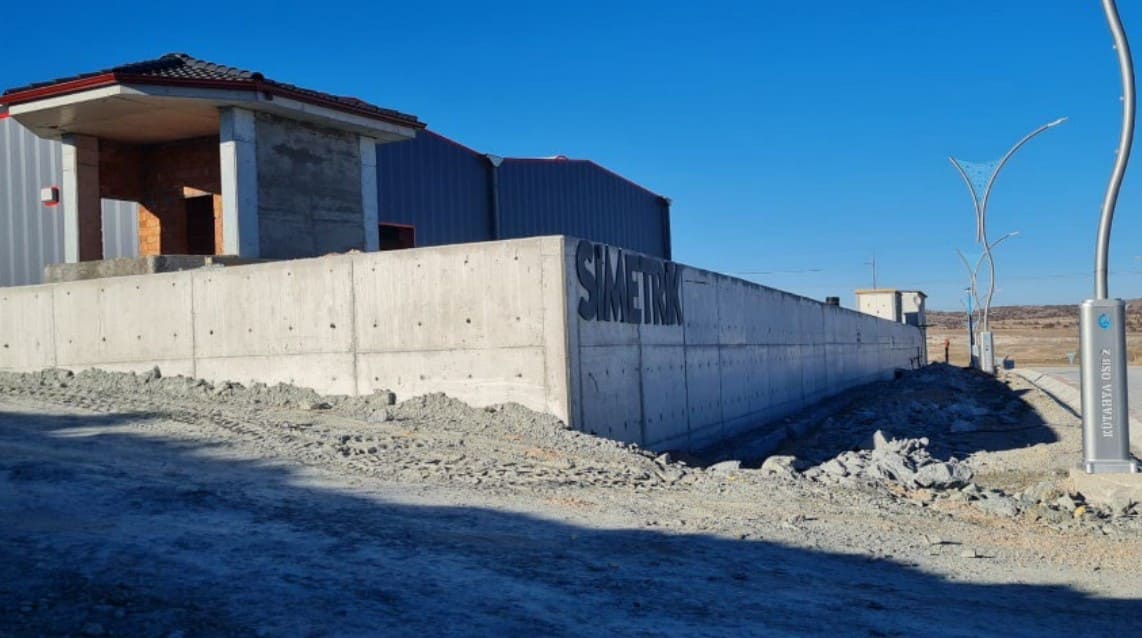 KÜTAHYA 2. OSB SİMETRİK MÜHENDİSLİK ÇELİK İŞLEME ATÖLYESİ KURULUMU, İSTİNAT DUVARLARI VE ALTYAPI İŞLERİ YAPIMI - 2023